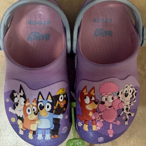 Crocs Bluey Friends Forever Classic Clog - Picture 3 of 8